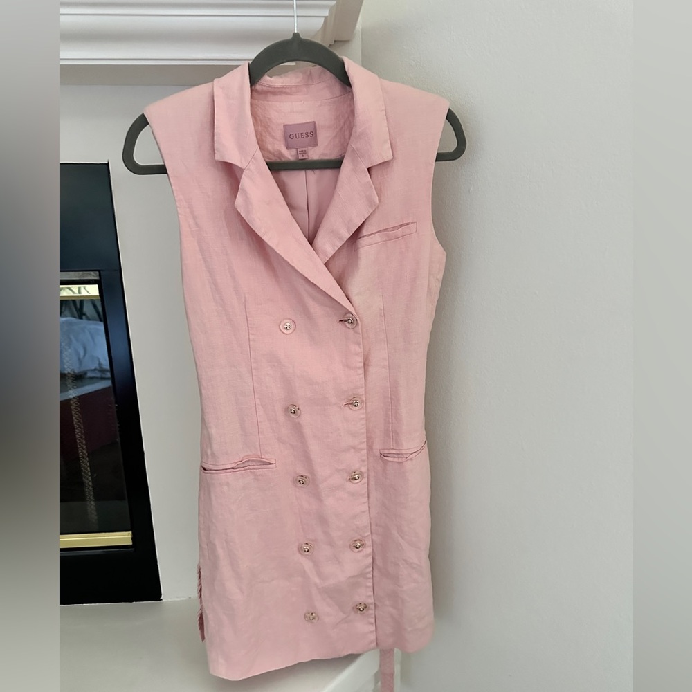 GUESS Light Pink Double-Breasted Linen Mini Dress w Woven Belt & Lucite buttons - Picture 4 of 5